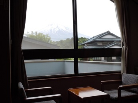 お部屋から富士山の四季折々の顔が見える 和室８畳【全室禁煙】